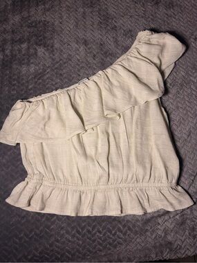 American Eagle Outfitters One-Shoulder Ruffle Crop Top in Cream